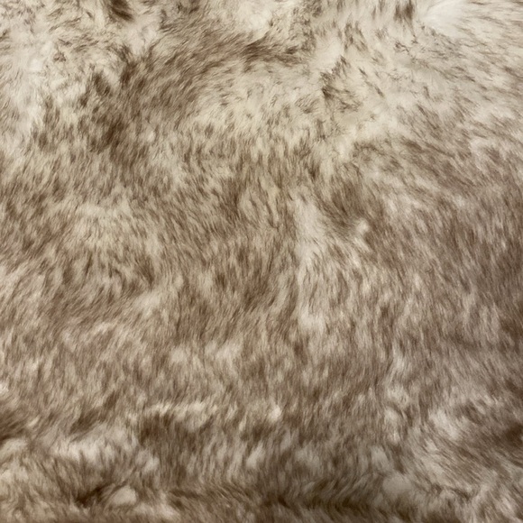 Classic Faux Fur Pillow 17" x 17" - Picture 2 of 7